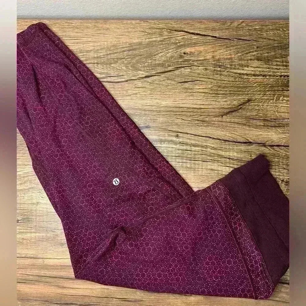 Lululemon Shake It Out Crop Star Pixel Maroon Size 8